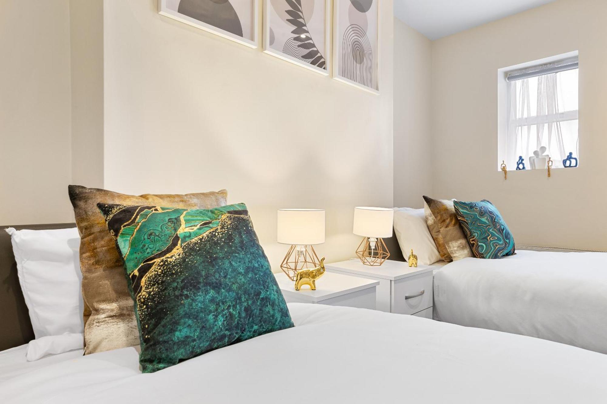 Elegant 2Br London Hideaway- King Bed, Sleeps 6 - Parking- Instant Book- 20 Percent Off Limited Time! Barnet Exterior photo