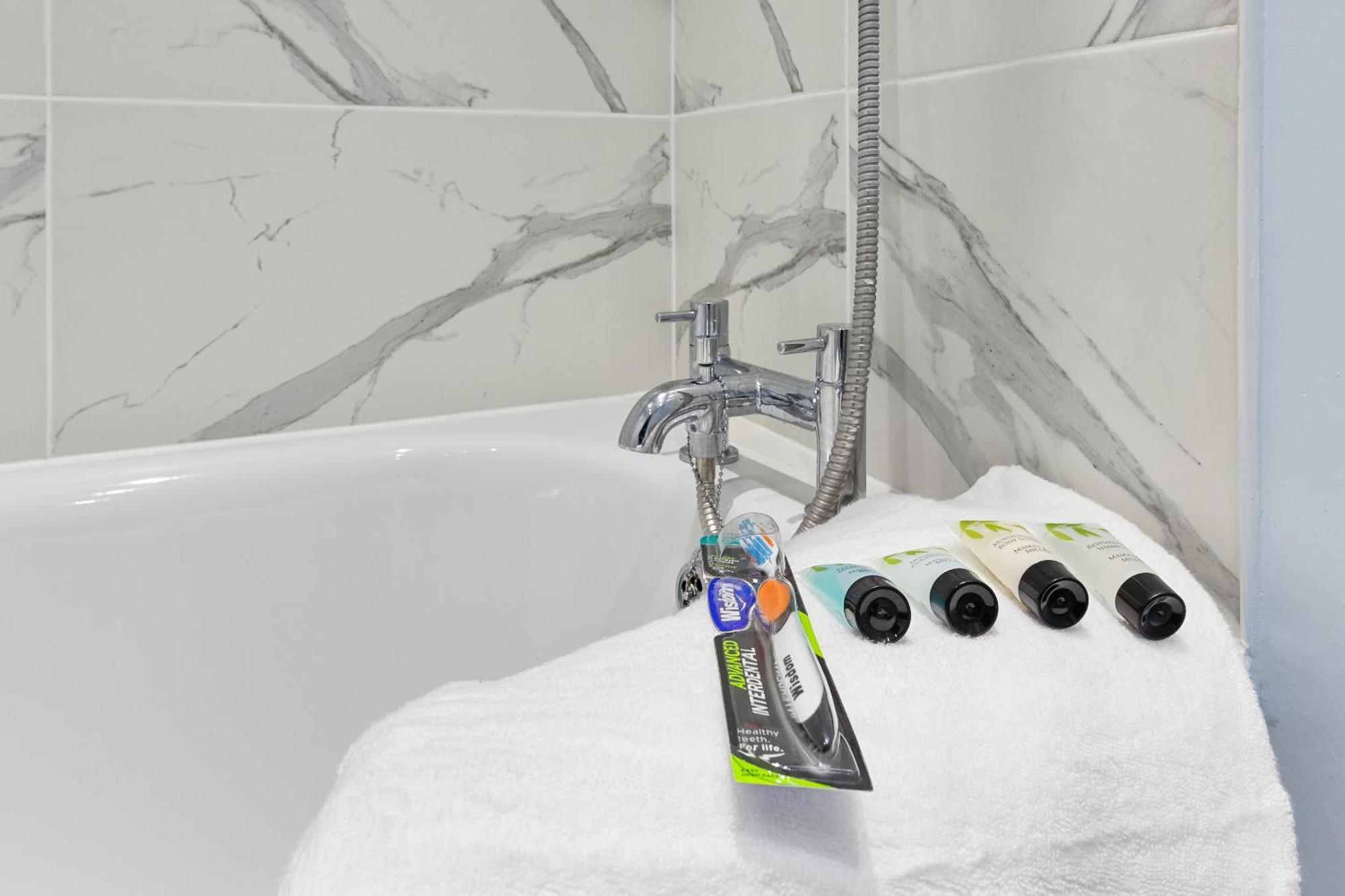 Elegant 2Br London Hideaway- King Bed, Sleeps 6 - Parking- Instant Book- 20 Percent Off Limited Time! Barnet Exterior photo