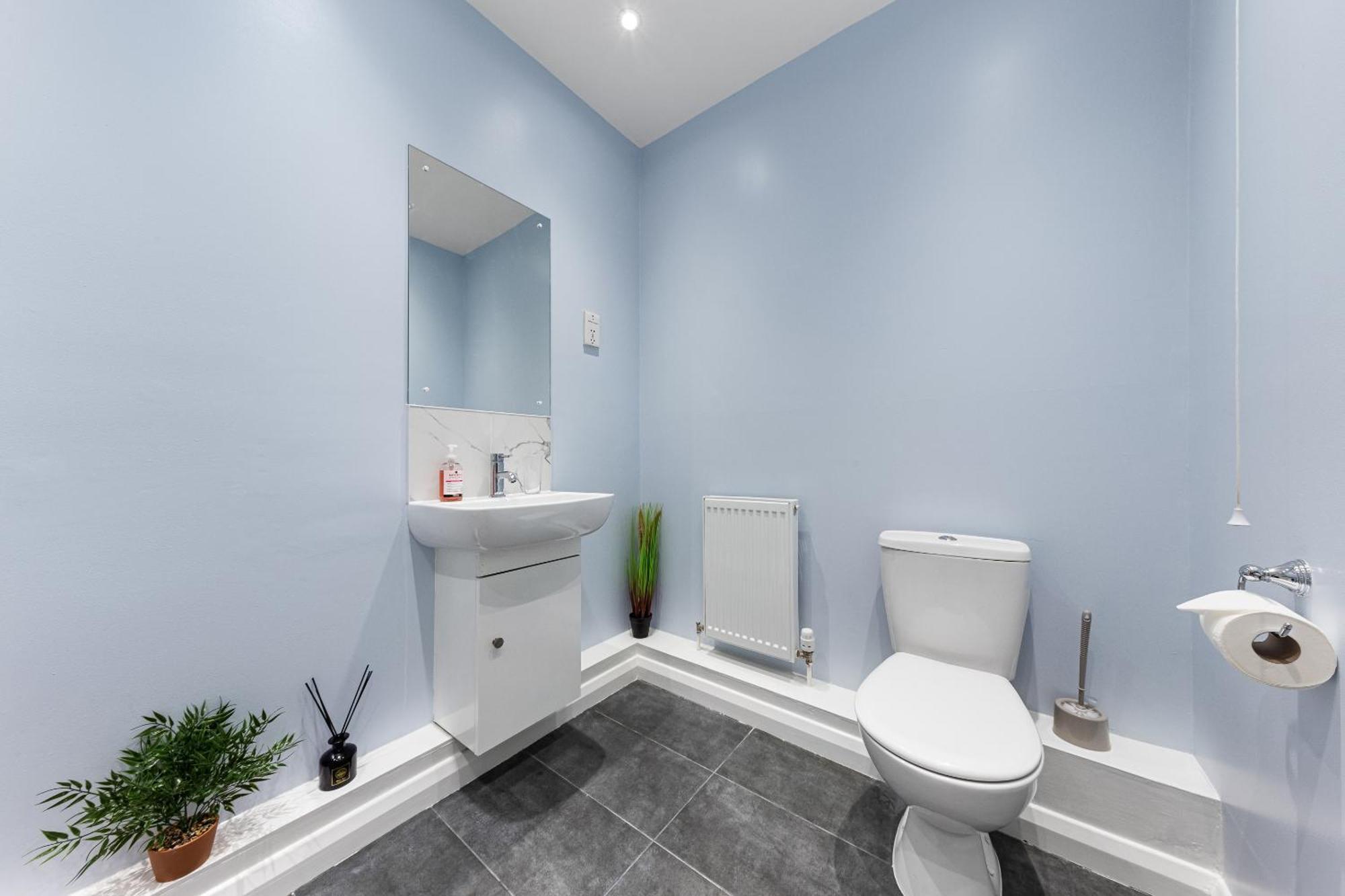 Elegant 2Br London Hideaway- King Bed, Sleeps 6 - Parking- Instant Book- 20 Percent Off Limited Time! Barnet Exterior photo