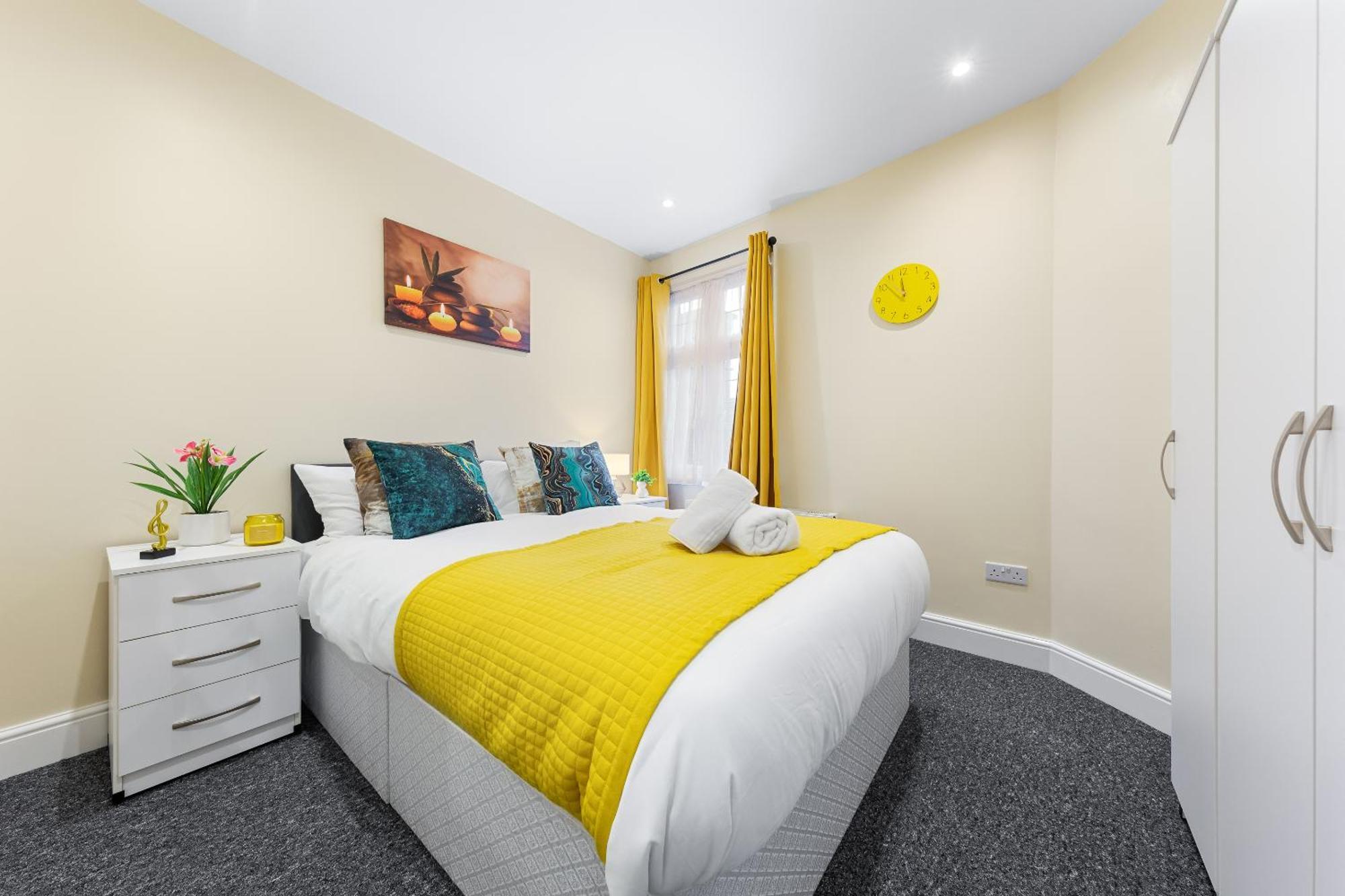 Elegant 2Br London Hideaway- King Bed, Sleeps 6 - Parking- Instant Book- 20 Percent Off Limited Time! Barnet Exterior photo