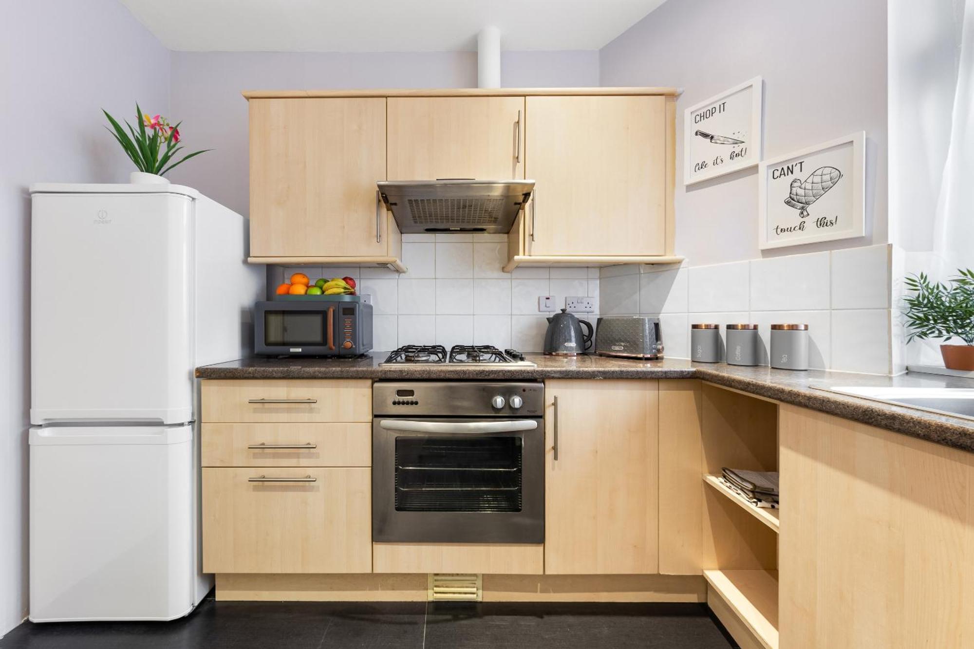Elegant 2Br London Hideaway- King Bed, Sleeps 6 - Parking- Instant Book- 20 Percent Off Limited Time! Barnet Exterior photo