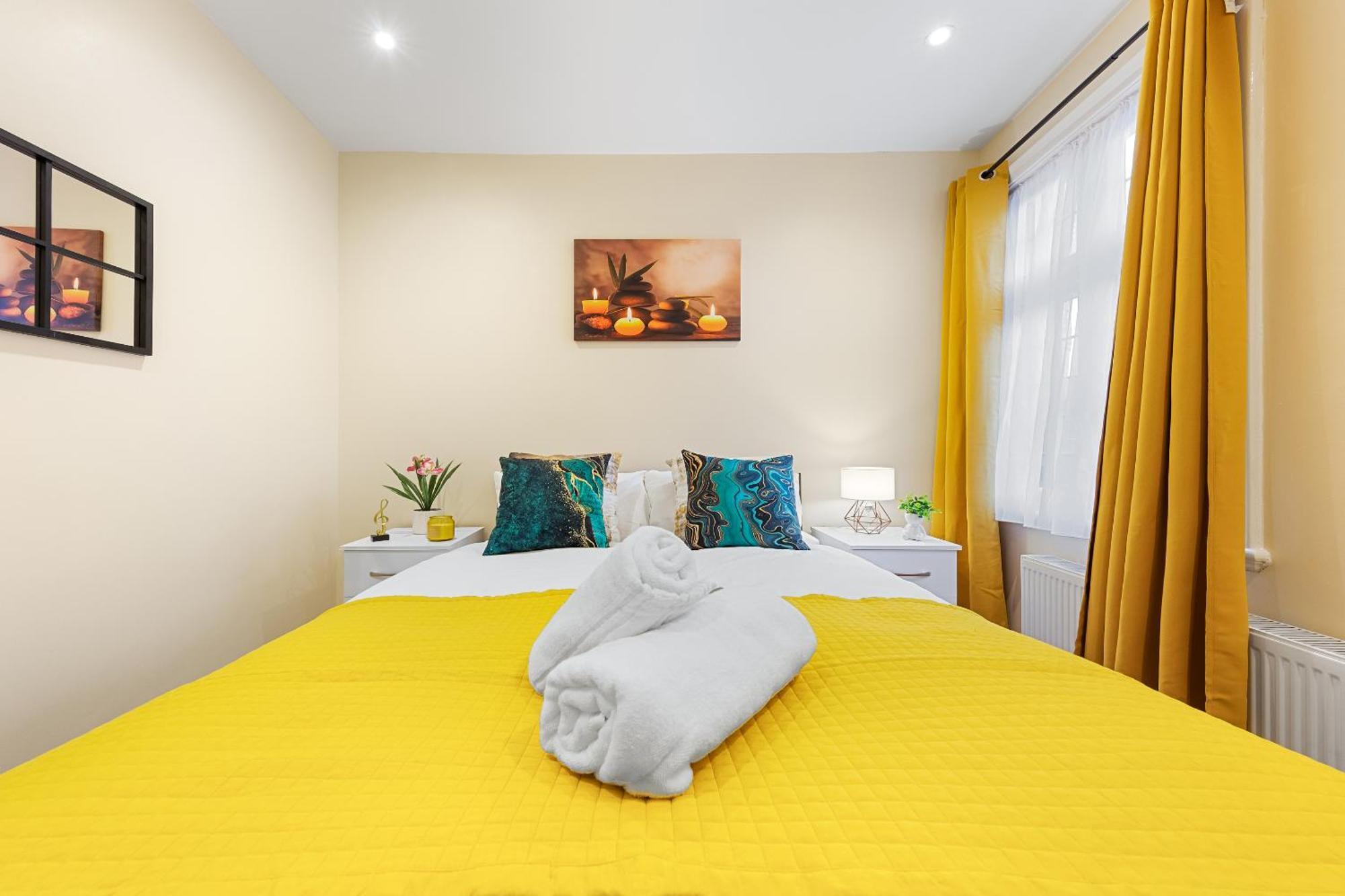 Elegant 2Br London Hideaway- King Bed, Sleeps 6 - Parking- Instant Book- 20 Percent Off Limited Time! Barnet Exterior photo