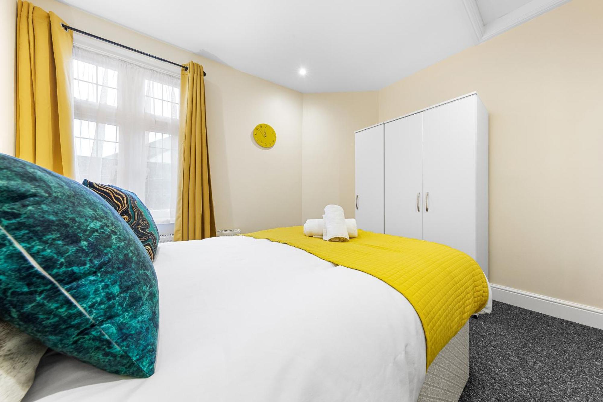Elegant 2Br London Hideaway- King Bed, Sleeps 6 - Parking- Instant Book- 20 Percent Off Limited Time! Barnet Exterior photo