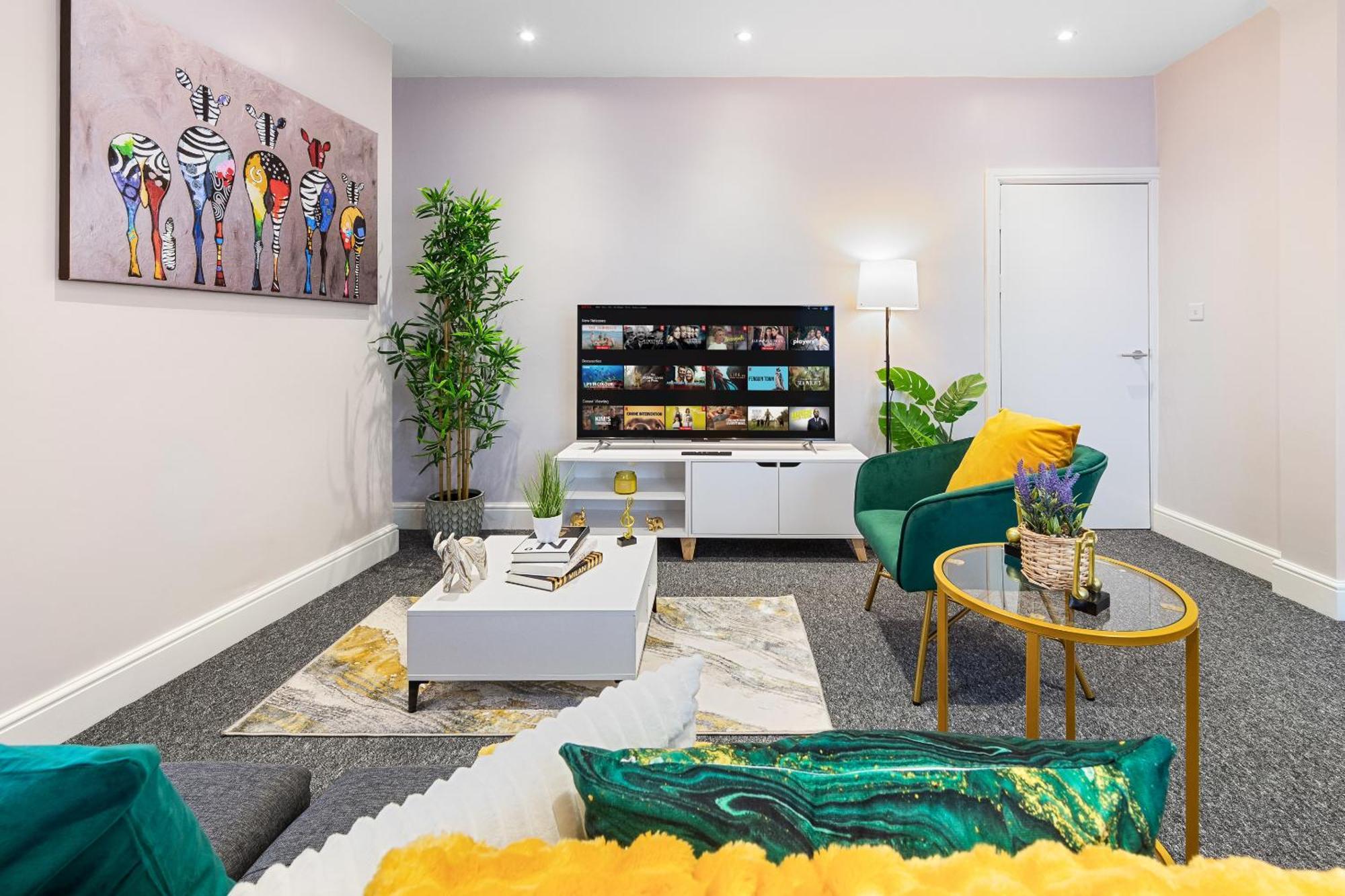 Elegant 2Br London Hideaway- King Bed, Sleeps 6 - Parking- Instant Book- 20 Percent Off Limited Time! Barnet Exterior photo